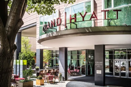 Grand Hyatt Berlin Отели рядом с достопримечательностью «Адлон»