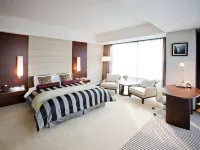 Ramada Plaza by Wyndham Suwon Отели рядом с достопримечательностью «Полеты на воздушных шарах Flying Suwon»