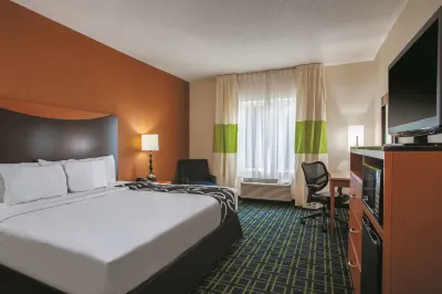 La Quinta Inn & Suites by Wyndham Manassas Battlefield Hotels near ECPI University