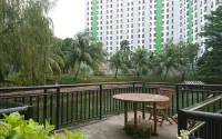 Apartment Green Lake View Ciputat by Celebrity Room Hotels in Pamulang