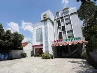 Sans Hotel City Inn Palangkaraya - ที่มีที่จอดรถ