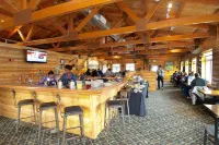 Denali Bluffs Hotel - bar