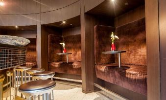 2. Hotel Ar..