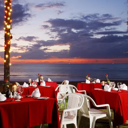 Khaolak Bayfront Resort Отели рядом с достопримечательностью «Нангтонг-Бич»