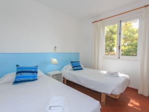 Villa Trepuco Dos: Large Private Pool, Walk to Beach, A/C, WiFi