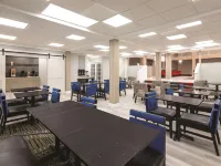 La Quinta Inn & Suites by Wyndham Atlanta Airport South Hotels in College Park