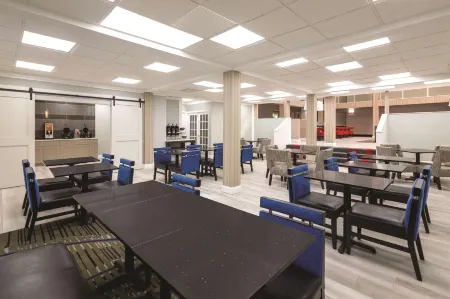 La Quinta Inn & Suites by Wyndham Atlanta Airport South