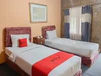 RedDoorz Plus at Grand Yustik Sukabumi