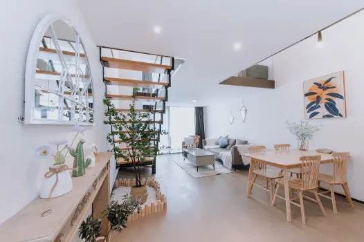 Mixu Loft Holiday Apartment (Qingdao Taitung Pedestrian Street) โรงแรมใกล้Shibei District