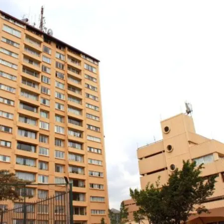Yaya Hotel & Apartments Отели рядом с достопримечательностью «Торговый центр Yaya Centre»