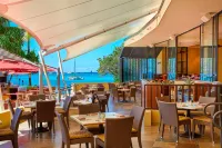 Sheraton Waikiki Beach Resort Hotels in Honolulu