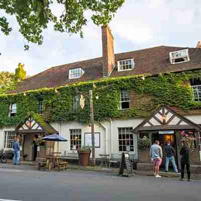 The Leicester Arms Hotel Exterior