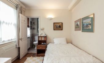 Bright 2 Bedroom Flat in Central London