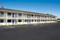 Motel 6 Madras, or Hotels in Madras