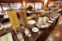 Tri Hotel - Desayuno