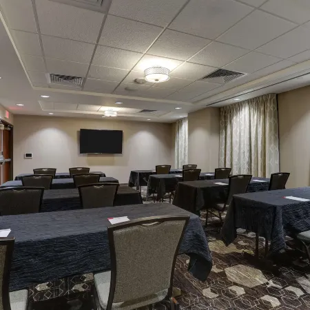 Drury Plaza Hotel Milwaukee Downtown Отели рядом с достопримечательностью «Парк Ветеранов»