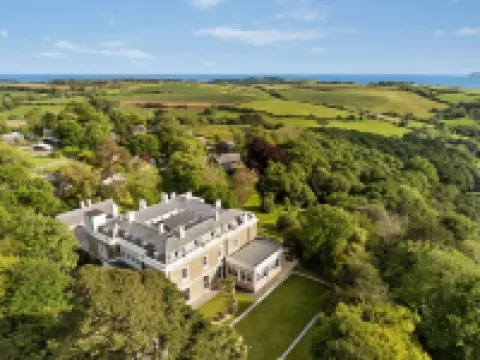 Trenython Manor Hotels in Par