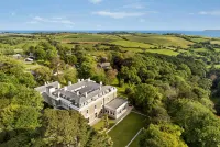 Trenython Manor Hotels in Par