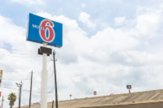 Motel 6 Baytown, TX - Garth Rd