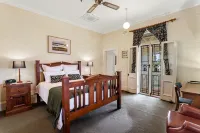 Riversleigh House Hotels near Paringa Park