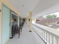 RedDoorz at CBR Residence Blimbing Hotels in Blimbing