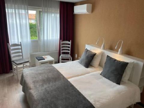 Standard Twin Room Hotel Rooms Photo