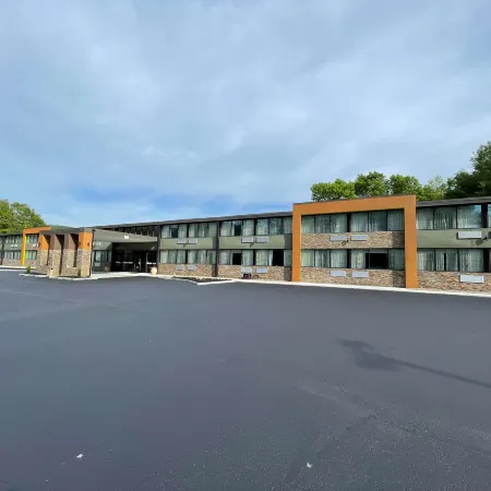 Wingate by Wyndham Lake George Отели рядом с достопримечательностью «Форт Уильям Генри»