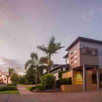 Quarterdecks Retreat Hotel Exterior