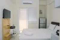 Comfort Studio at Green Pramuka Apartment Near Shopping Center Hotellit kohteessa Cempaka Putih