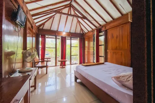 Rumah Kayu Pinggir Kali Hotel di Kecamatan Gempol