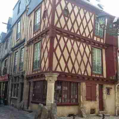 Petite Maison Romantique au calme, Cœur Historique Plantagenet, vue ville Hotel Exterior
