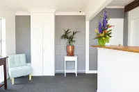 Cobblestone Court Motel - Wenzel Motels