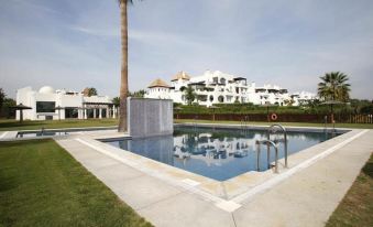 Sotogrande Piscina Gimnasio Padel Vistas Al Rio by Lightbooking