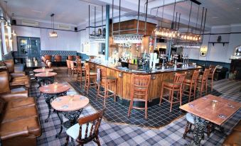 Summerfield Pub & Boutique Rooms