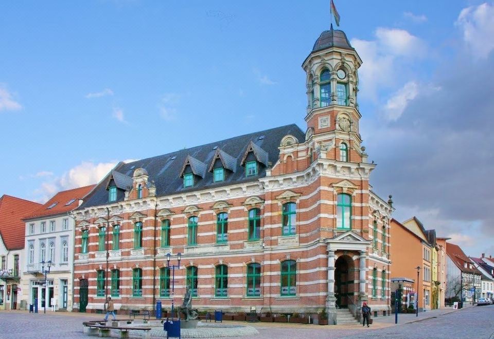 Zum Kaiserlichen Postamt - Housity