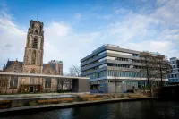 Motel One Rotterdam فنادق في روتردام