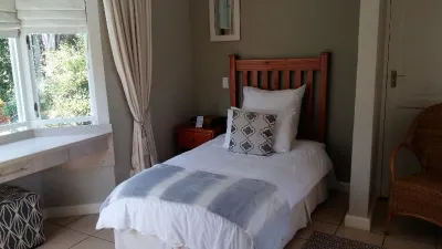 Liza's Cottage Guesthouse スプリングボック・パーク・プレトリア周辺のホテル