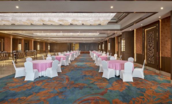 2. 래디슨 블루 타..