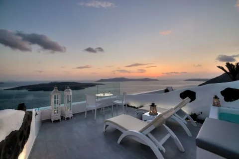 Fira Deep Blue Suites