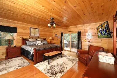 Majestic Manor - Five Bedroom Cabin