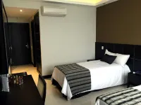 Hotel Atlântico Tower Hotels near Royal Portuguese Reading Room