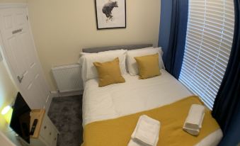 Whitworth Lodge. Sleeps 6 in 3 Rooms Netflix Wifi