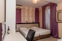 Hotel Crnogorska Kuća Hotels near King's Park Gate