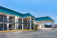 Baymont by Wyndham Biloxi/Ocean Springs - Motels