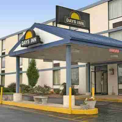 Days Inn by Wyndham Chambersburg Hotel Exterior