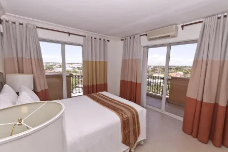 Crown Regency Suites Mactan
