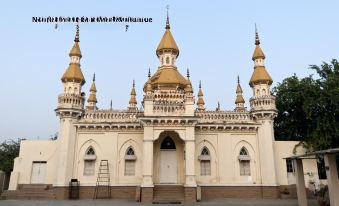 OYO Flagship 15932 Malkajgiri - Housity