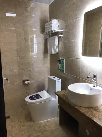 Yongpeng Haitian Hotel (Penglaige Bathing Beach) Отели рядом с достопримечательностью «Haishi Park»