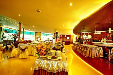 Candiview Hotel Отели в г. Gajahmungkur