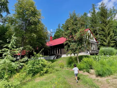 Accommodation limited to one group Отели рядом с достопримечательностью «Parent and Kid Tree»